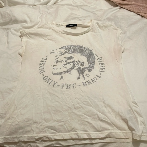 T-Shirt - Picture 1 of 4